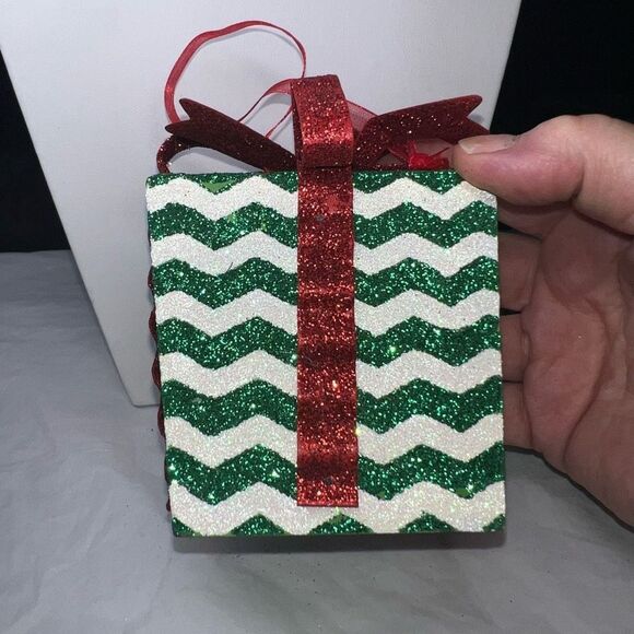 Pier‎ One Wooden Super Sparkle Present Ornament - Picture 5 of 9